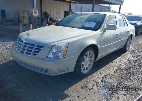 2010 Cadillac Dts Standard z USA, uszkodzony, nr VIN 1G6KA5EY7AU124278